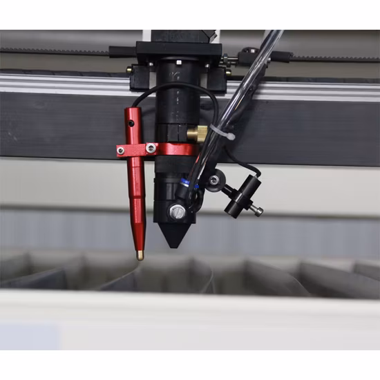 1390 CO2-Laserschneider, CNC-Lasergravur-Schneidemaschine für Holzhandwerk, Acryl-Sperrholz, Metall- und Nichtmetallblech mit Reci-Glasrohr und Ruida-System